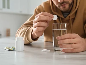 Nie tylko woda i aspiryna. Nietypowe, ale skuteczne sposoby na kaca Nie tylko woda i aspiryna. Nietypowe, ale skuteczne sposoby na kaca